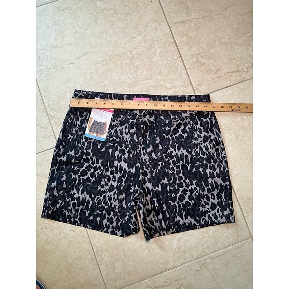 Isaac Mizrahi Tailored Trouser Short Women's 10 White Leopard Print 5" Stretch - Picture 4 of 4